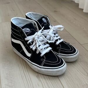 Vans Classic Black and White High-Tops • Size W7.5 M6